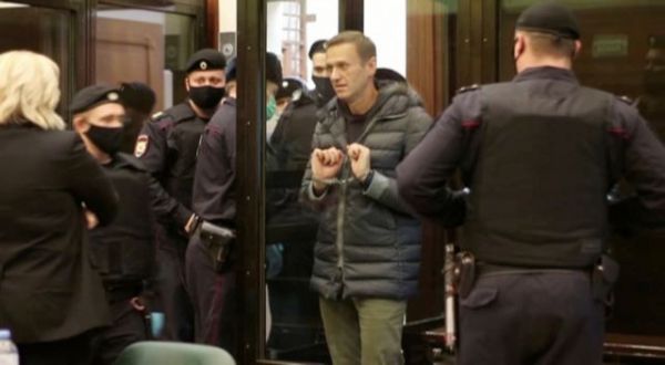Αλεξέι Ναβάλνι : Η υπόθεση Yves Rocher για την οποία κατηγορείται στη Ρωσία