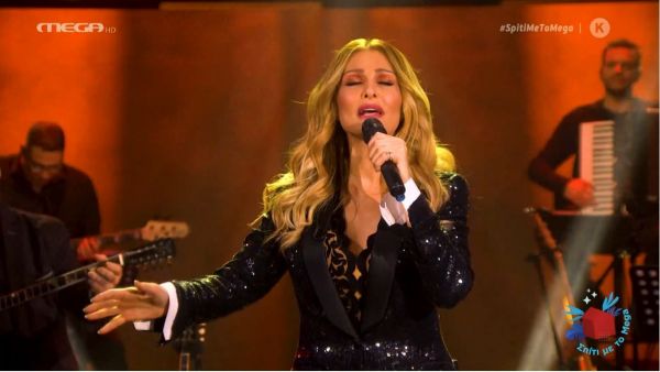 Μαγική η Νατάσσα Θεοδωρίδου στον «Ταξιτζή» και το «Αποκοιμήθηκα»