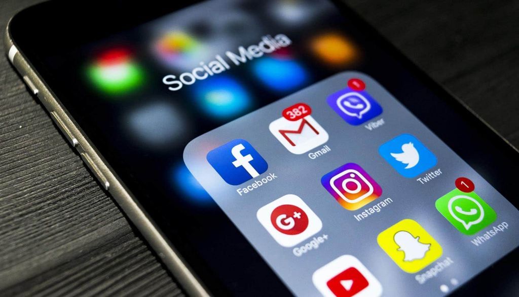 Ποια είναι τα όρια στα social media – Ο παράλληλος κόσμος και το Fight Club