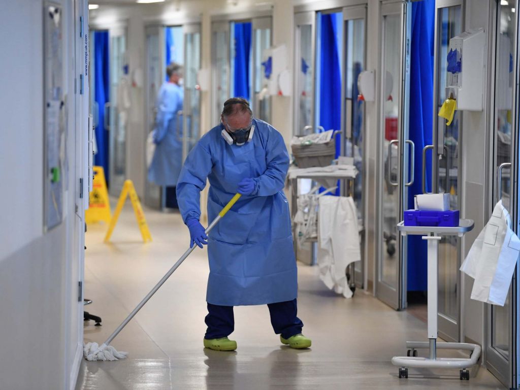 Βρετανία : Καταρρέουν γιατροί-νοσηλευτές στο ΕΣΥ – Λίστα 192.000 για τα χειρουργεία!