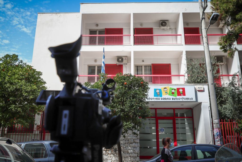 Νηπιοτροφείο Καλλιθέας : «Θέλω να δω το παιδί μου» – Κραυγή αγωνίας από μητέρα 4χρονης