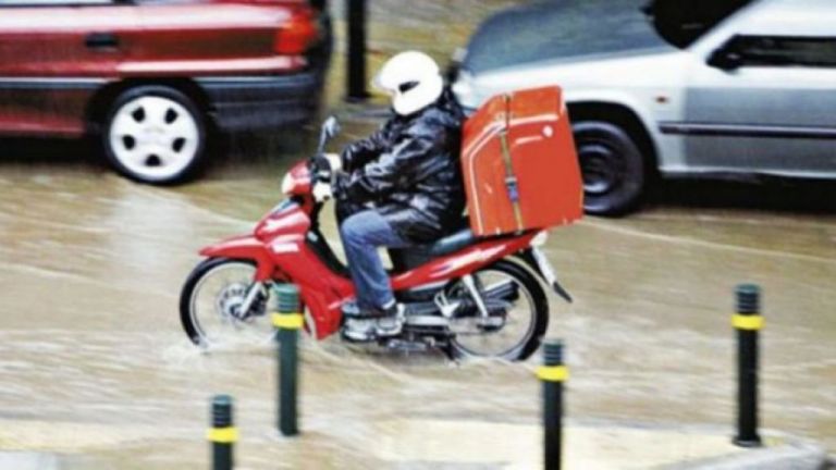 Συγκίνηση: Ο 90χρονος που πρόσφερε στον «ντελιβερά» ένα ανεκτίμητο δώρο