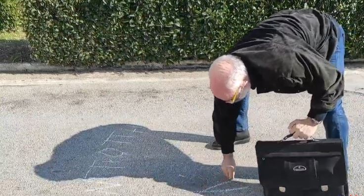 Θεσσαλονίκη : Καθηγητής γράφει με κιμωλία τη λέξη «ντροπή» για τα επεισόδια