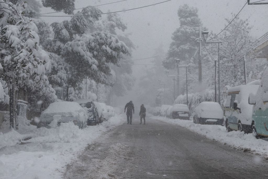 Μήδεια : Η Αττική φόρεσε τα «λευκά» της - Εντυπωσιακές εικόνες από το χιόνι
