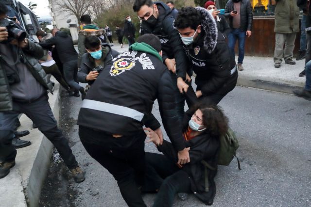 Τουρκία : Συνέλαβαν 159 φοιτητές για διαμαρτυρία στο Πανεπιστήμιο του Βοσπόρου (βίντεο)