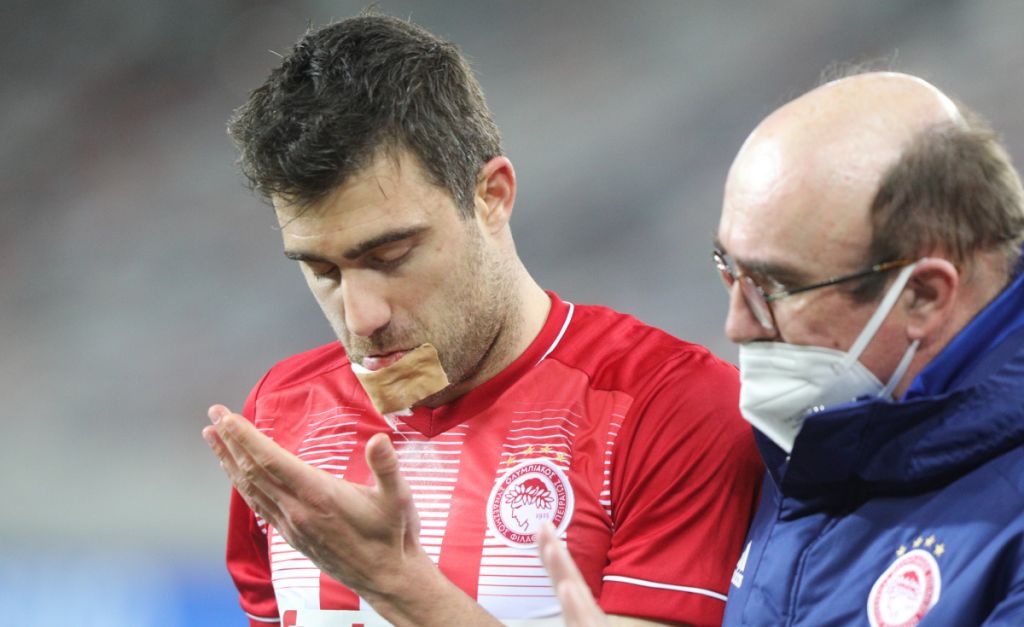 Ολυμπιακός : Αμφίβολος ο Σωκράτης ενόψει Αϊντχόφεν – Καλά τα νέα για τον Μπρούμα