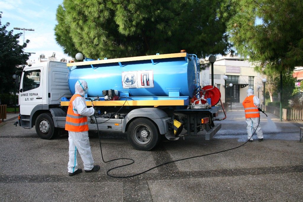 Εντατικοί καθαρισμοί στις γειτονιές του Πειραιά με σκοπό την προστασία της δημόσιας υγείας