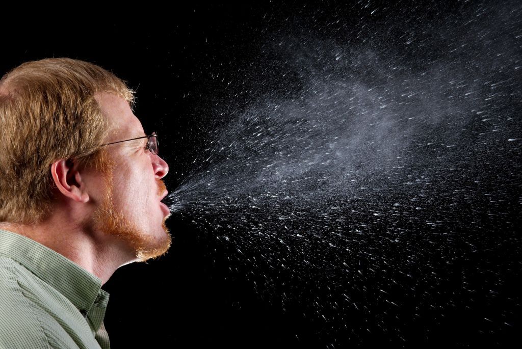 Covid-19: Αποκαλύφθηκαν τα χαρακτηριστικά των «υπερμεταδοτών»