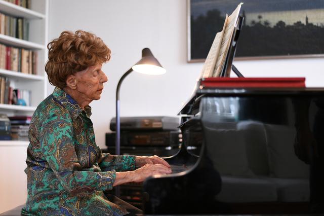«Τροφή για την ψυχή μου»: Παριζιάνα πιανίστρια, 106 ετών θα κυκλοφορήσει το 6ο άλμπουμ της