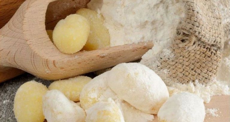 Λαχταριστά νιόκι πατάτας με τρία υλικά