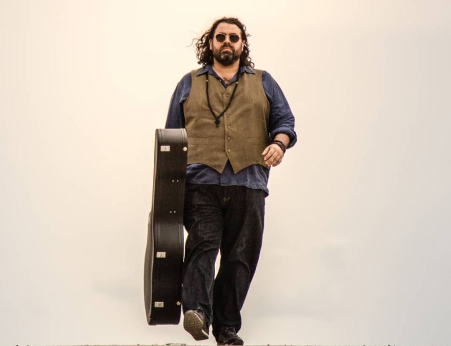 Κύριλλος Ρούσσος: «Ένιωθα τον πατέρα μου πάνω από τον ώμο μου»