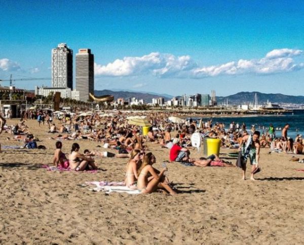 Βαρκελώνη: «Κομμένο» το κάπνισμα στις παραλίες