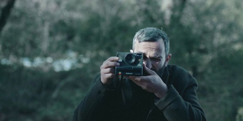 Και το Monocle εξαίρει την ελληνική ταινία «Μήλα» με τον Άρη Σερβετάλη