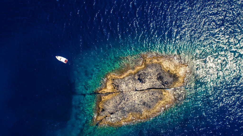 Ζανόνε : Το ιταλικό νησί των οργίων