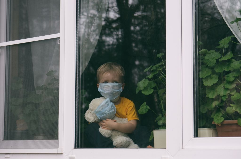 Κοροναϊός : SOS για την ενδοοικογενειακή διασπορά του ιού – «Προσέξτε σε ποιον ανοίγετε την πόρτα σας»