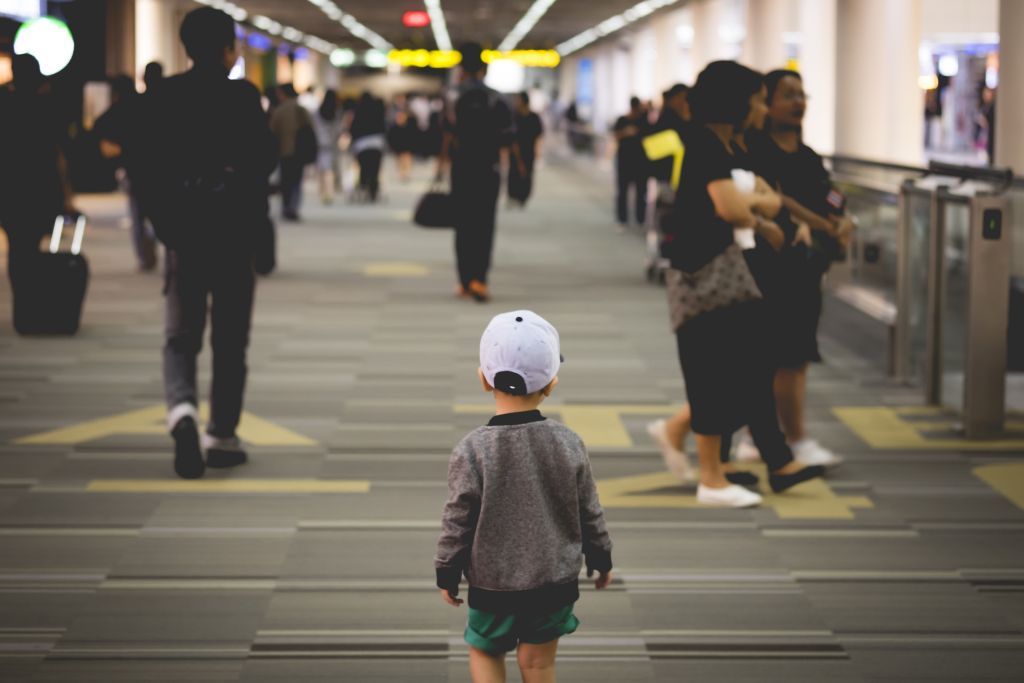 Τι πρέπει να κάνουμε αν το παιδί μας χαθεί μέσα στο πλήθος;
