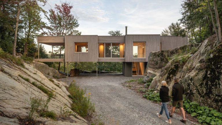 Αυτή η κατοικία είναι ανεβασμένη σε ξυλοπόδαρα τριών μέτρων