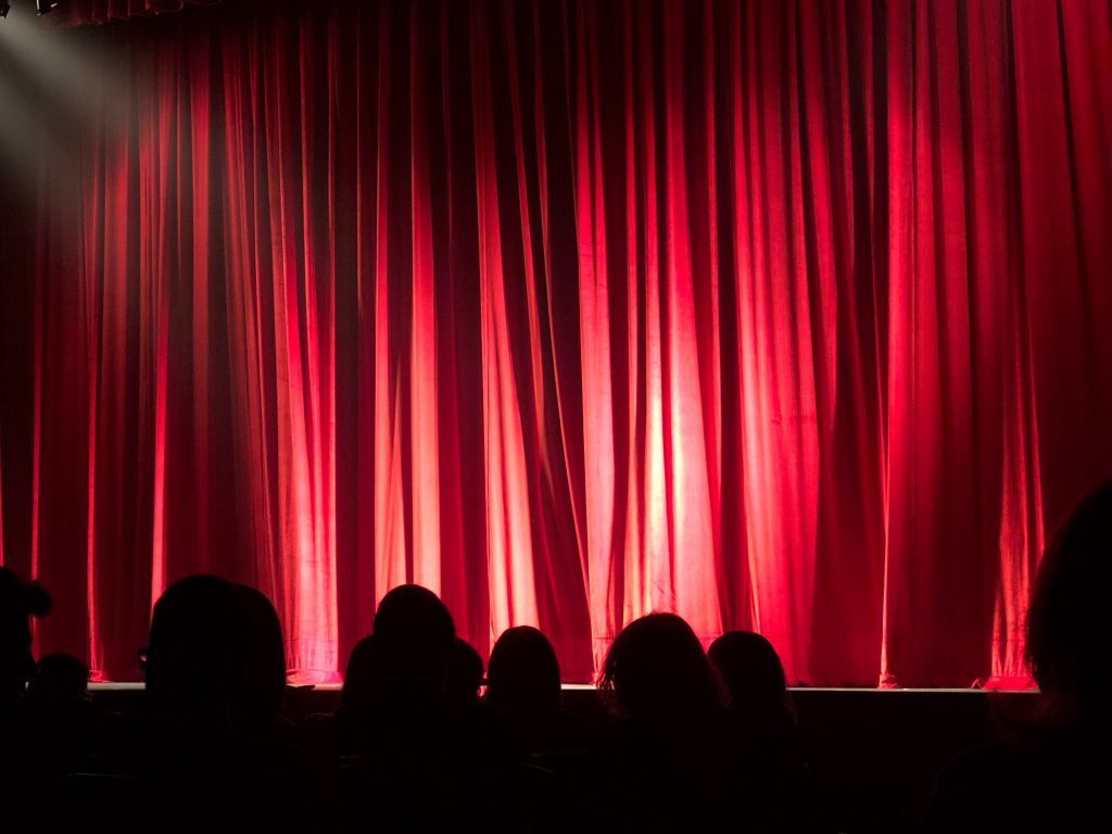Νέες καταγγελίες για πασίγνωστο ηθοποιό – Κατέχει σημαντική θέση στον χώρο του θεάτρου