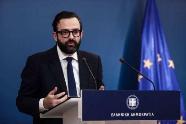 Ταραντίλης για Ικαρία: Ήταν σε υπαίθριο χώρο και φορούσαν μάσκα – Δεν θα επαναληφθεί