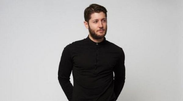 Θάνος Κρομμύδας : Σκηνοθέτης μου είπε πως πρέπει να είμαι δικός του, ώστε να μην μου την πέφτουν άλλοι…