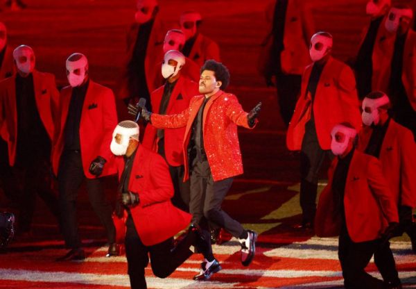 Weeknd : Η εμφάνιση στο Super Bowl και η στιγμή που έγινε viral