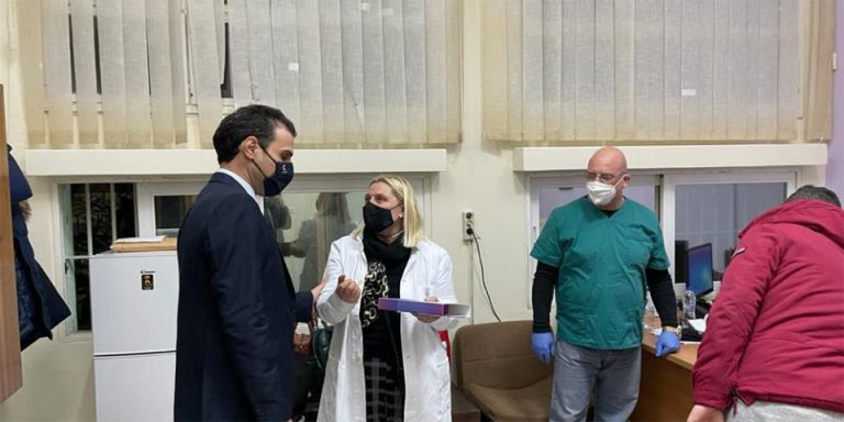 Οι πρώτοι εμβολιασμοί σε κρατούμενους και εργαζόμενους σε φυλακές