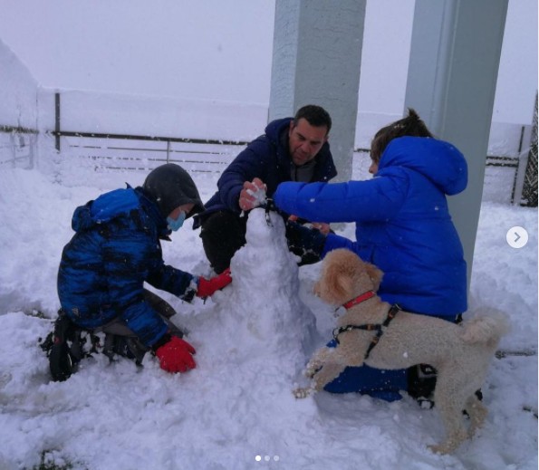 Μήδεια : Ο χιονοπόλεμος του Τσίπρα με τους γιους του