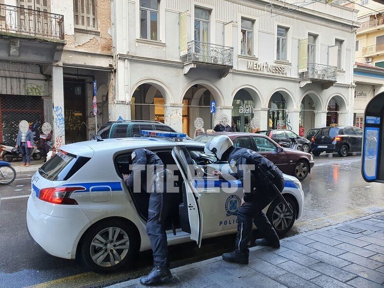 Εισβολή αντιεξουσιαστών στη ΝΟΔΕ Πάτρας για τον Κουφοντίνα – 9 προσαγωγές – Σκληρή απάντηση της ΝΔ