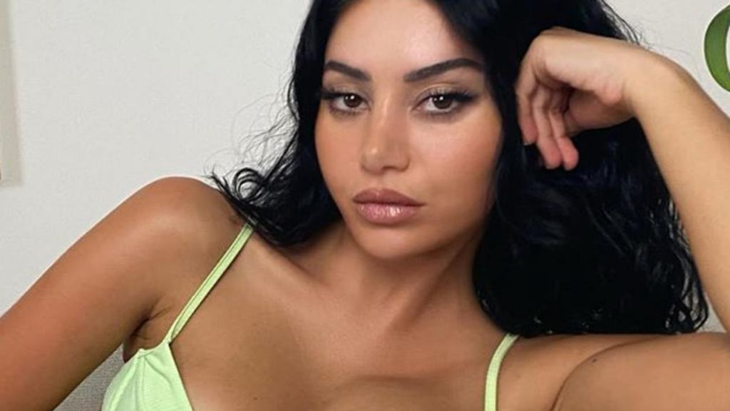 Martha Kalifatidis: Αγνοεί τους παπαράτσι και κυκλοφορεί όσο πιο ατημέλητη γίνεται