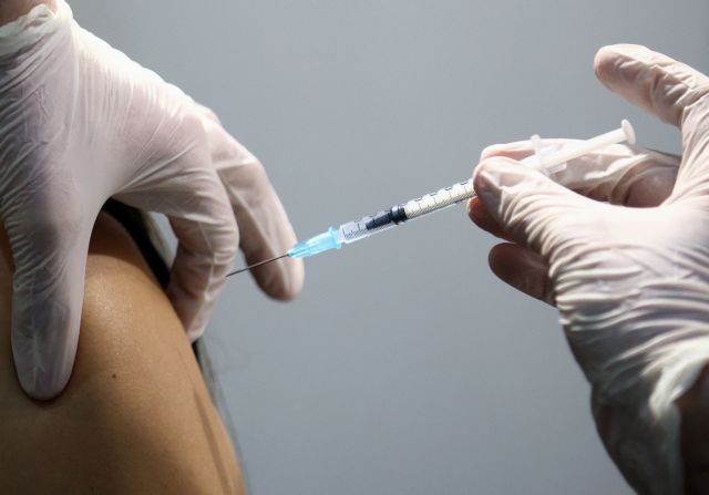 Κοροναϊός : Τεράστιο το κόστος των αργών εμβολιασμών - Πάνω από 9,2 τρισ. δολάρια