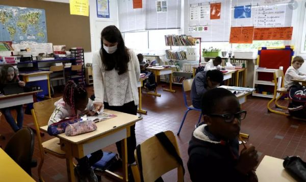 Γαλλία : Υποχρεωτικά με χειρουργικές μάσκες οι μαθητές «με στόχο να παραμείνουν τα σχολεία ανοιχτά»