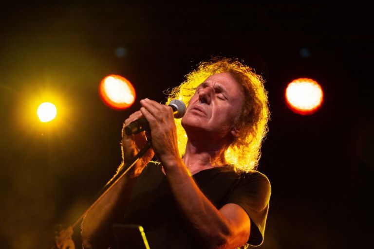 Βασίλης Παπακωνσταντίνου: Ζωντανά από το Σταυρό του Νότου στις 21 Φεβρουαρίου