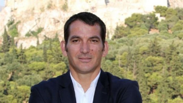 Η ΔΟΕ τίμησε τον Πύρρο Δήμα