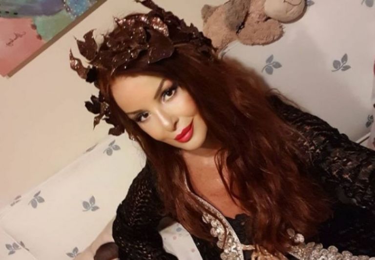 Χρυσηίδα Δημουλίδου : Προτρέπει τους άνδρες να παρατήσουν το «λιπ κλος» και να πάρουν τα όπλα