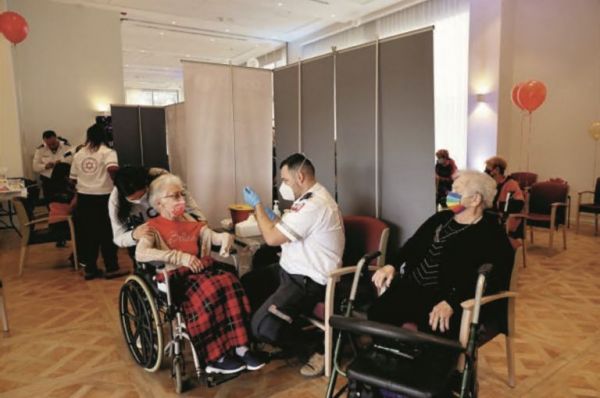 Μόσιαλος: Μόλις 0,000377% η πιθανότητα εμφάνισης αναφυλαξίας από εμβόλιο mRNA