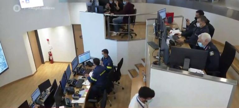 Το MEGA μέσα στο στρατηγείο για τους εμβολιασμούς