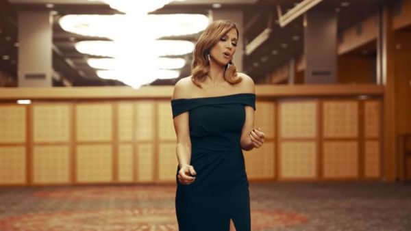 Η Ελλη Κοκκίνου βάζει φωτιά… στα Συναισθήματά μας