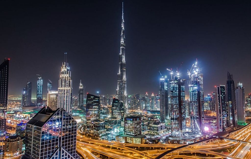 Μπουρτζ Χαλίφα : Ο ουρανοξύστης που φτάνει το ύψος ενός βουνού – Τα ρεκόρ που έχει «σπάσει»