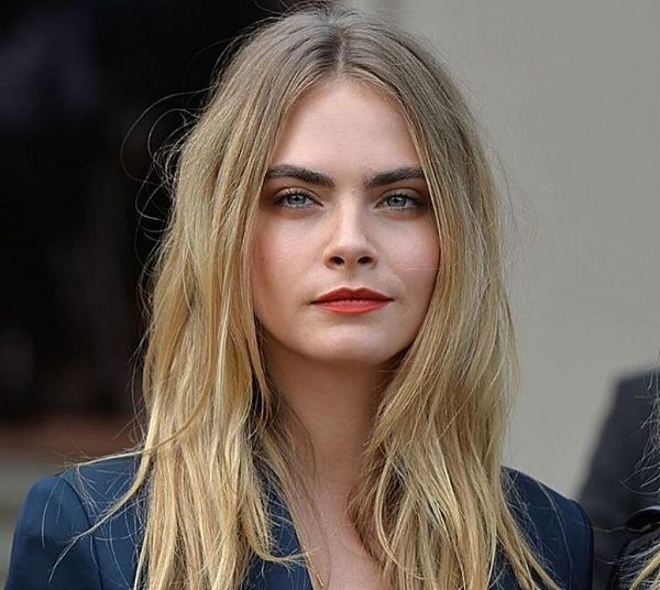 Cara Delevingne : Το top model της Βρετανίας ζητά λεφτά από επιδοτήσεις προγράμματος Covid