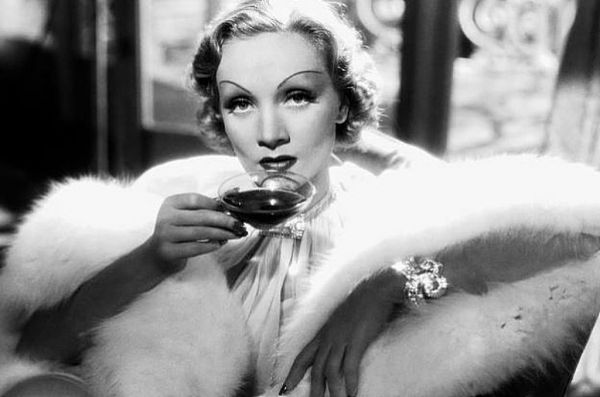 Marlene Dietrich : Η γυναίκα-ηθοποιός που εναντιώθηκε στα έμφυλα στερεότυπα και περιφρόνησε τους Ναζί