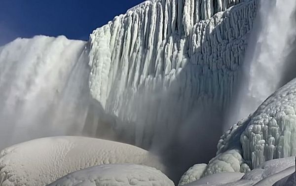 ΗΠΑ : Οι καταρράκτες του Νιαγάρα πάγωσαν και η εικόνα είναι μοναδική – Βίντεο