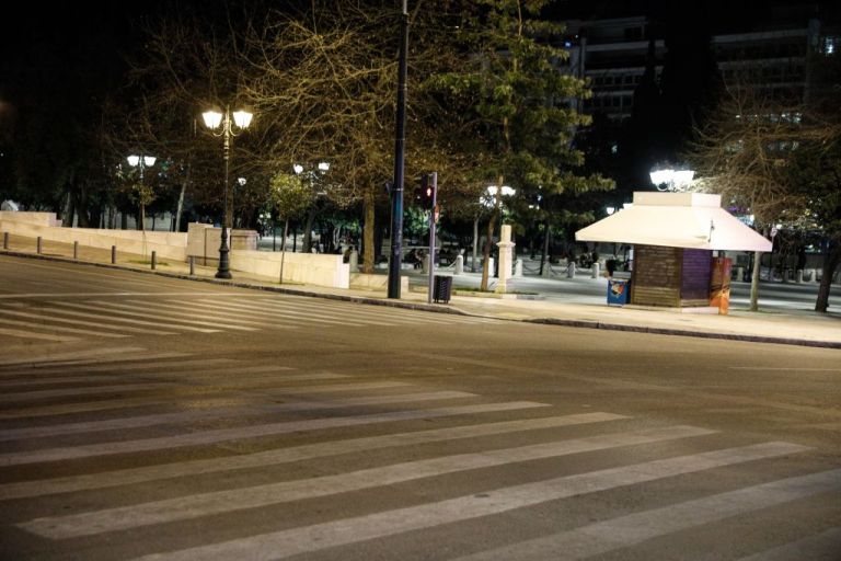 Κοροναϊός : Δυσκολεύει η εξίσωση της άρσης του lockdown – Οι δείκτες που επιμένουν και το μεγάλο στοίχημα