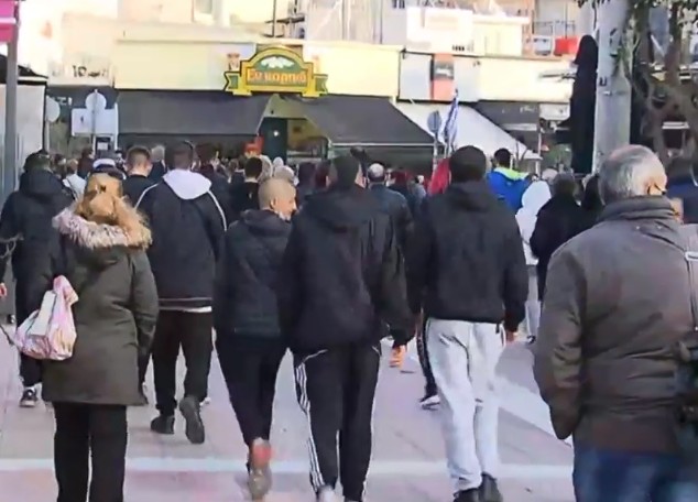 Κοροναϊός : Απίστευτος συνωστισμός σε διαμαρτυρία για το lockdown στον Εύοσμο – «Βουλιάζει» η παραλία της Πάτρας