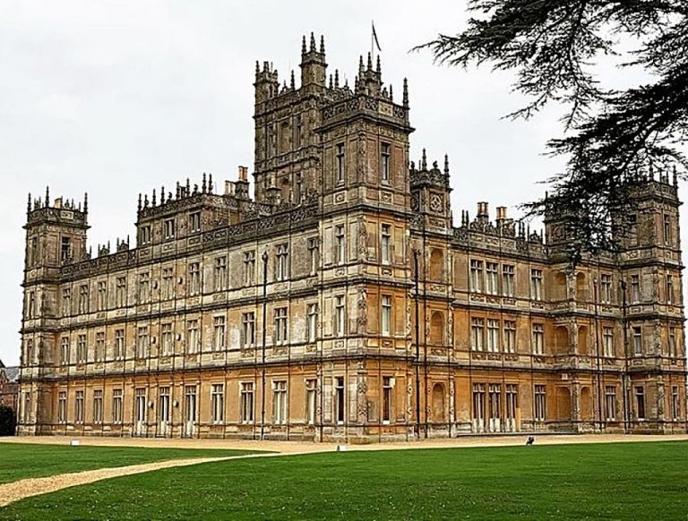 Highclere Castle : Ένα από τα πιο εντυπωσιακά κάστρα της Αγγλίας
