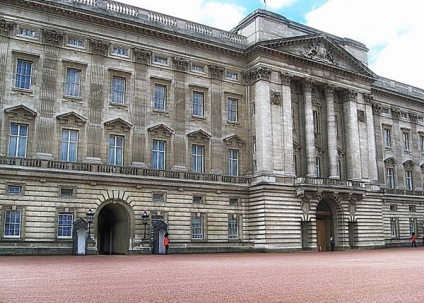 Μπάκιγχαμ : Η κατοικία της σύγχρονης αριστοκρατίας – Ένα «παράθυρο» του παρελθόντος