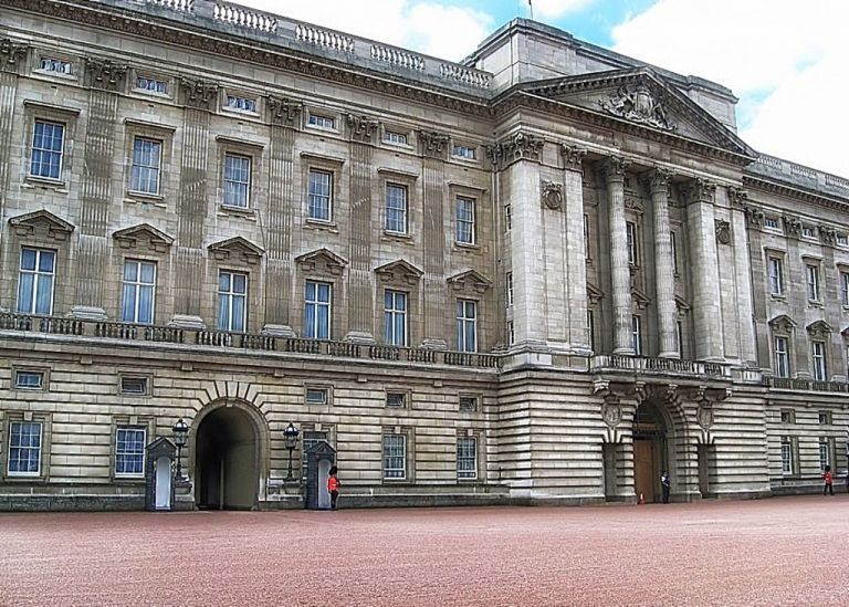 Μπάκιγχαμ : Η κατοικία της σύγχρονης αριστοκρατίας – Ένα «παράθυρο» του παρελθόντος