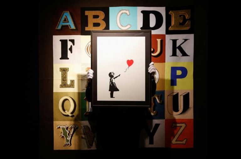 Στο σφυρί το «Girl With Balloon» του Banksy και φωτογραφία της Κέιτ Μος