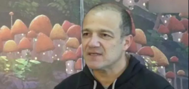 Φώτης Σπύρος: Τι αποκάλυψε για το σίριαλ «Δύο Ξένοι» και τα χαστούκια από την Άβα Γαλανοπούλου