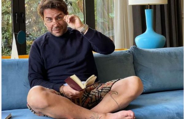 Γιώργος Μαζωνάκης: Δείτε φωτογραφίες από το εντυπωσιακό σπίτι του τραγουδιστή