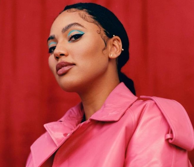 Αΐσα Κάρι: Καλοί Χριστιανοί την «δικάζουν» για φωτογράφιση